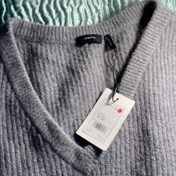 Theory NWT Gray wool slouchy V neck sweater